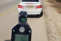 اعتقال سائق من مركز البلاد قاد بسرعة ورخصته دون صلاحية منذ 20 عامًا